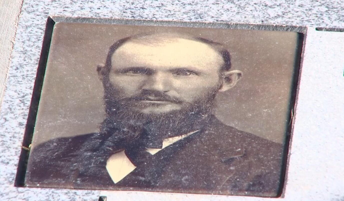 Pioneer Arizona photographer honoured with new headstone