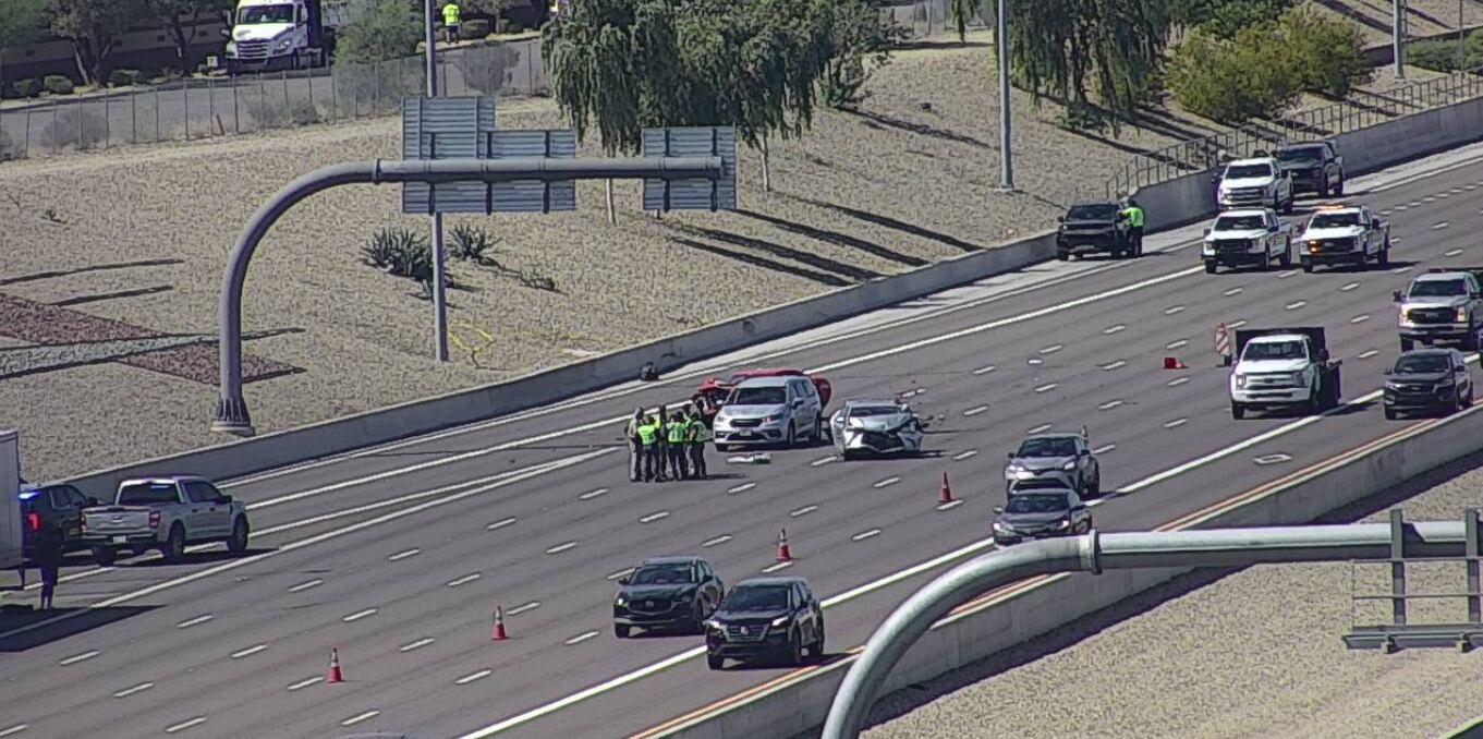 Child killed in multi-car crash on I-10 west Phoenix