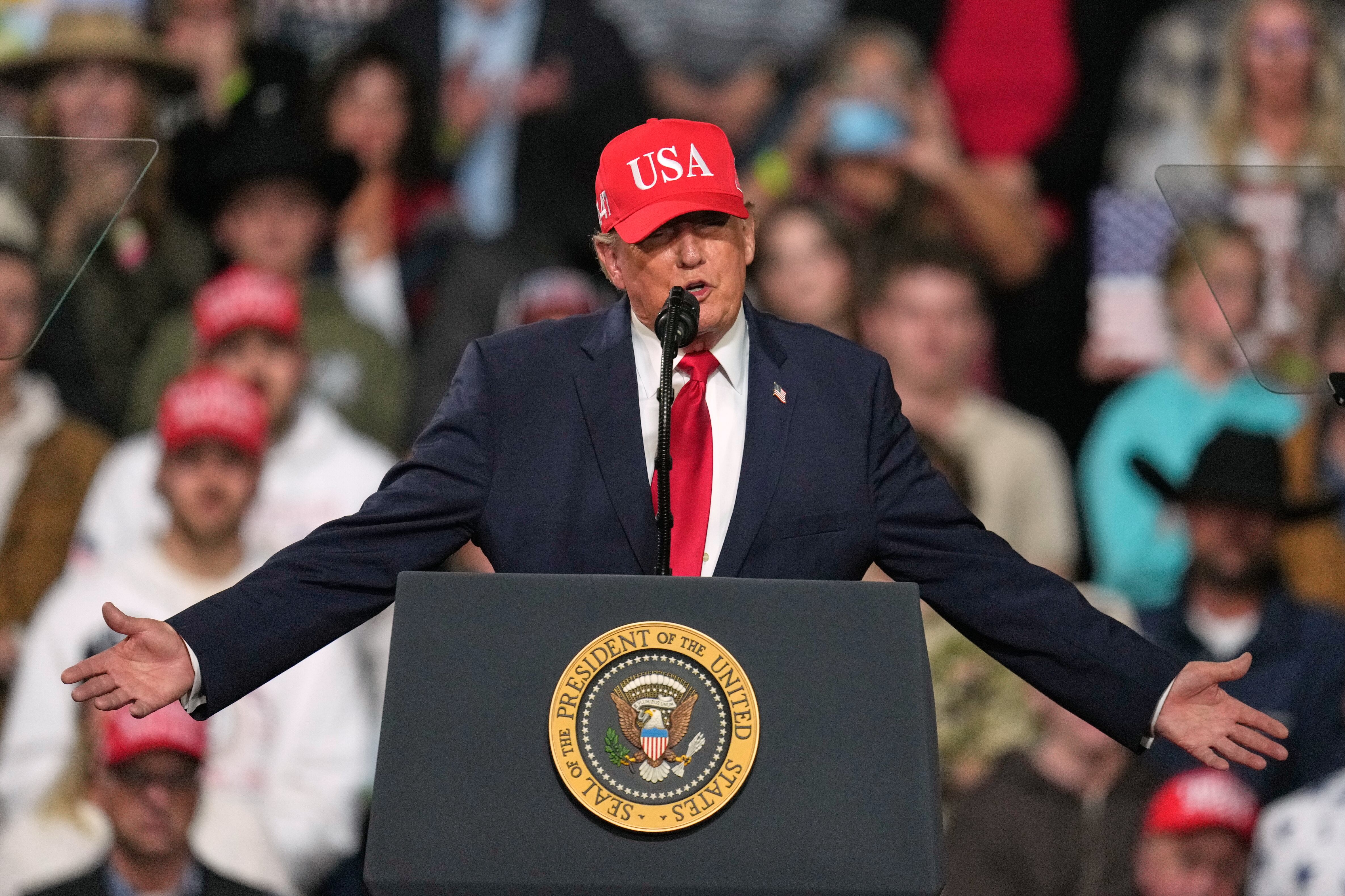 Trump campaigns for Kansas Senator Marshall ahead of midterms