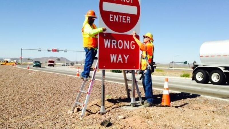 Phoenix Interrsection Sign New, larger warning signs on Phoenix interchanges