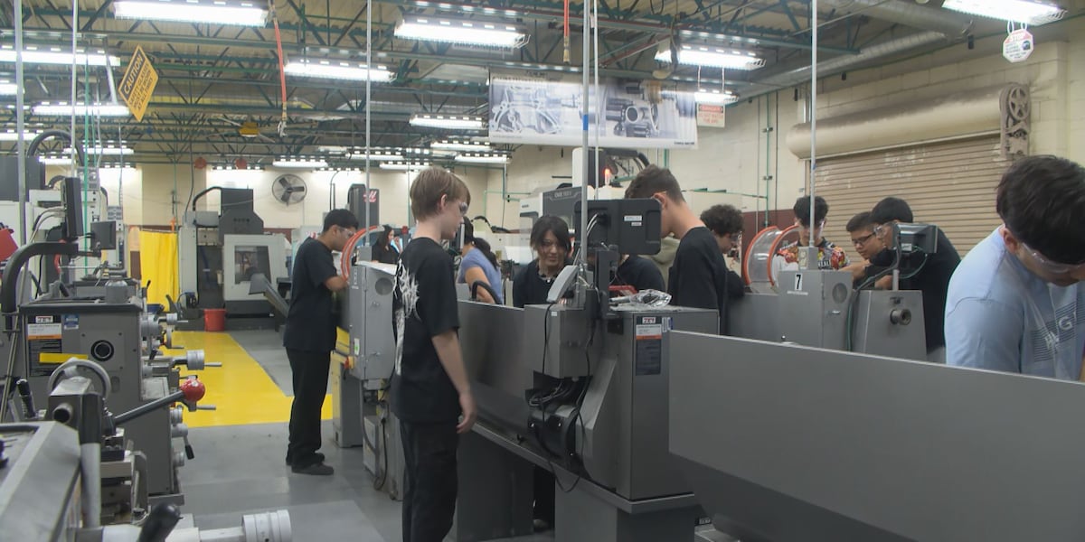 Tucson students manufacture prosthetic legs for people around the world
