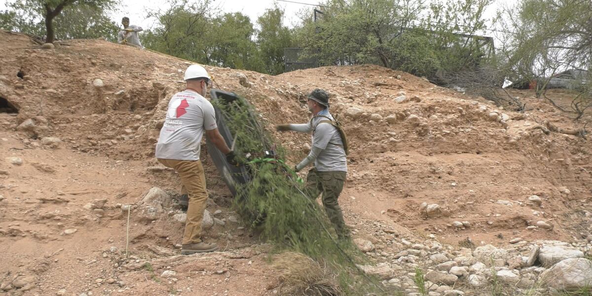 Almo Clean Team Rubicon helps volunteers clean up Alamo Wash on Tucson’s eastside