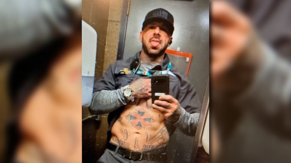Violent inmate escapes from federal prison in Tucson