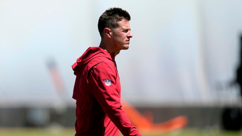 Arizona Cardinals head coach Mike LaFleur watches players as they work out during the NFL...